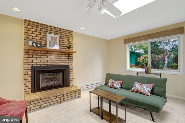 8816 VICTORIA RD, Springfield, VA 22151