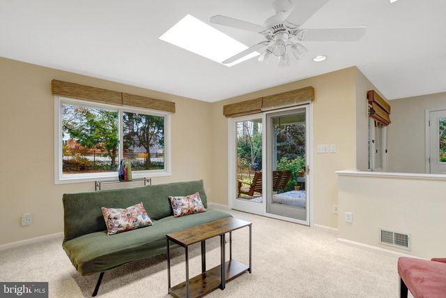 8816 VICTORIA RD, Springfield, VA 22151