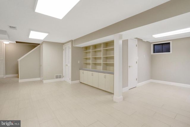 8816 VICTORIA RD, Springfield, VA 22151