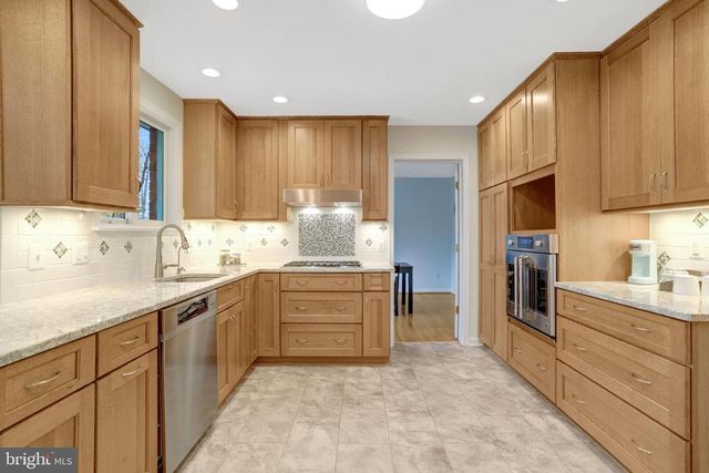 8816 VICTORIA RD, Springfield, VA 22151