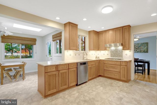 8816 VICTORIA RD, Springfield, VA 22151