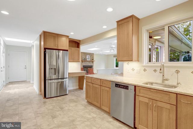 8816 VICTORIA RD, Springfield, VA 22151