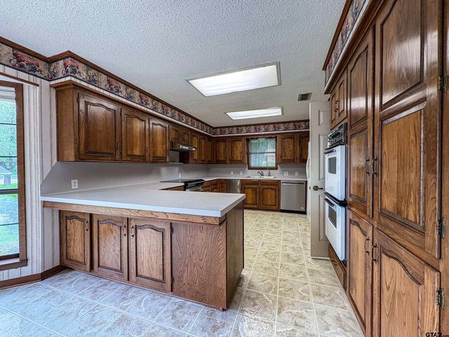 802 Circle Drive, Winnsboro, TX 75494