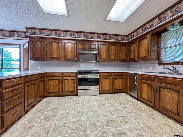 802 Circle Drive, Winnsboro, TX 75494