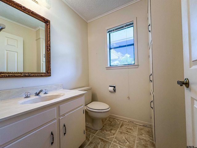 802 Circle Drive, Winnsboro, TX 75494