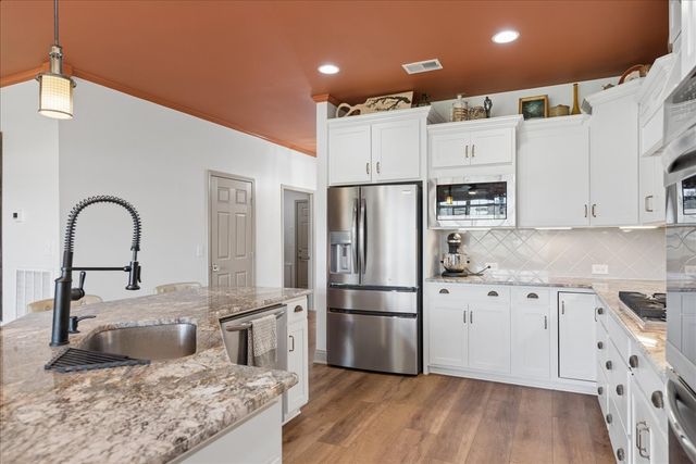 1063 Callaway Dr, Lebanon, TN 37087