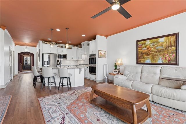 1063 Callaway Dr, Lebanon, TN 37087