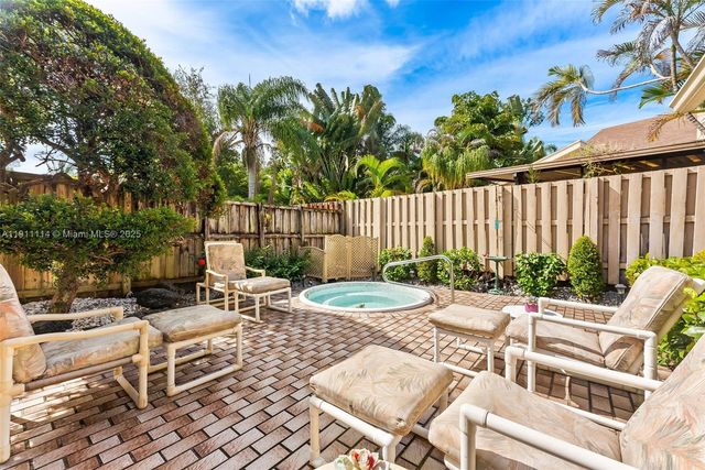 7665 Sierra Dr W, Boca Raton, FL 33433