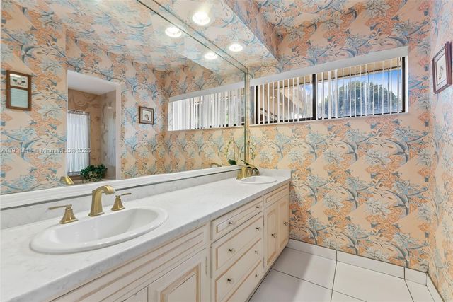 7665 Sierra Dr W, Boca Raton, FL 33433