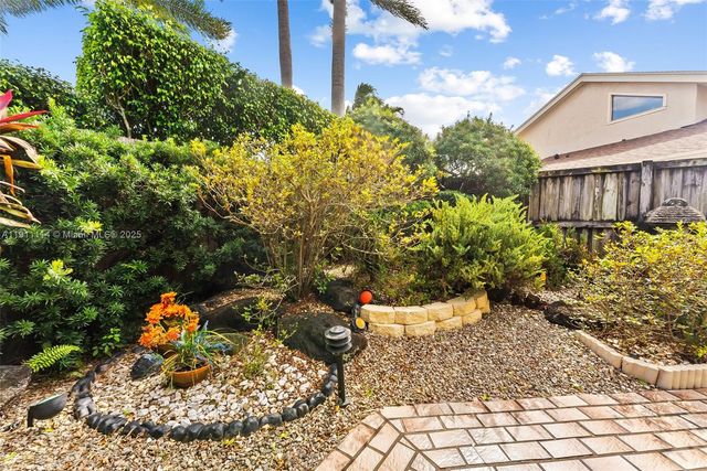 7665 Sierra Dr W, Boca Raton, FL 33433