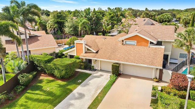 7665 Sierra Dr W, Boca Raton, FL 33433