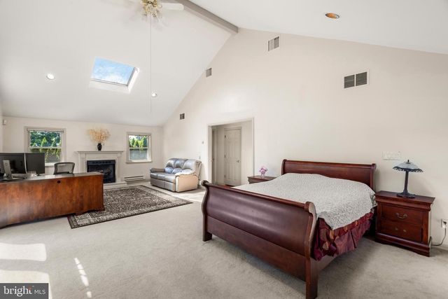 1434 SUGARTOWN RD, Berwyn, PA 19312