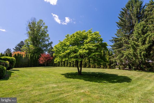 1434 SUGARTOWN RD, Berwyn, PA 19312