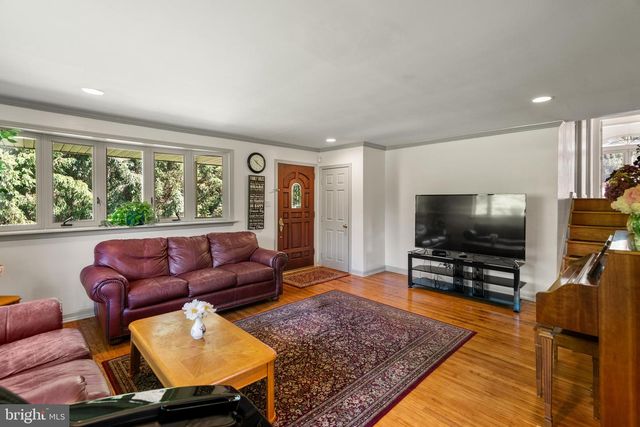 1434 SUGARTOWN RD, Berwyn, PA 19312