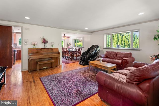 1434 SUGARTOWN RD, Berwyn, PA 19312