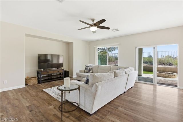 8104 Loma Del Ray Street, Las Vegas, NV 89131