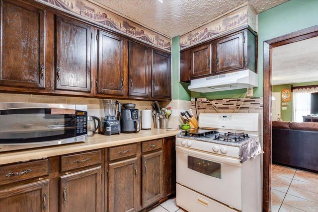 2419 N Rosenthal Ave, Wichita, KS 67204