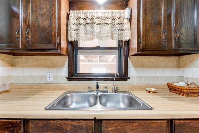 2419 N Rosenthal Ave, Wichita, KS 67204