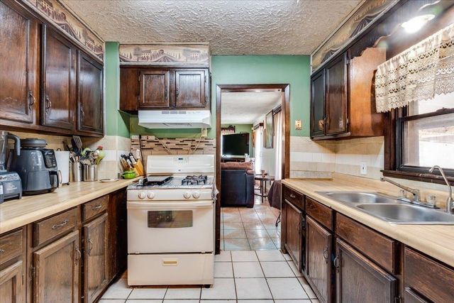 2419 N Rosenthal Ave, Wichita, KS 67204