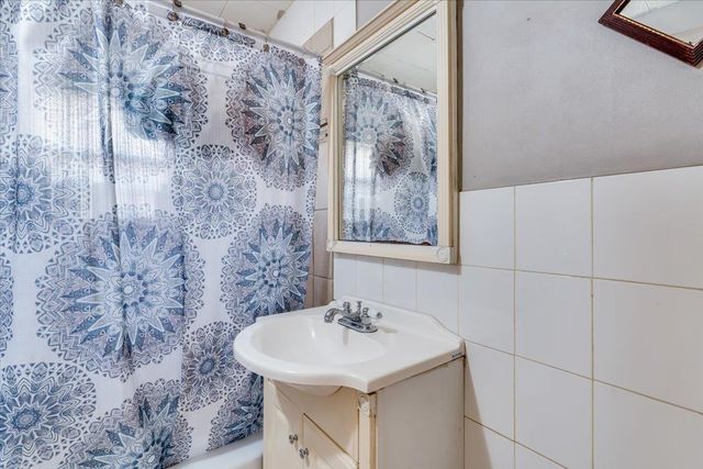 2419 N Rosenthal Ave, Wichita, KS 67204