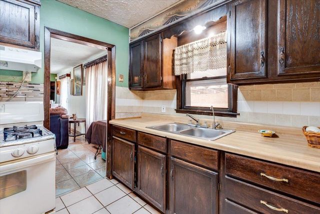 2419 N Rosenthal Ave, Wichita, KS 67204