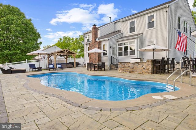2301 DERBY DR, Cinnaminson, NJ 08077