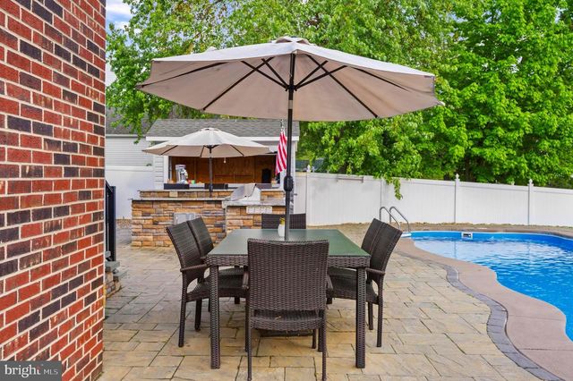 2301 DERBY DR, Cinnaminson, NJ 08077
