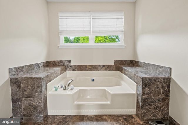 2301 DERBY DR, Cinnaminson, NJ 08077