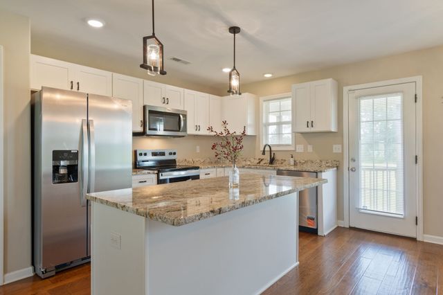 3232 Owl Hollow Rd, Belvidere, TN 37306