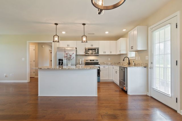 3232 Owl Hollow Rd, Belvidere, TN 37306