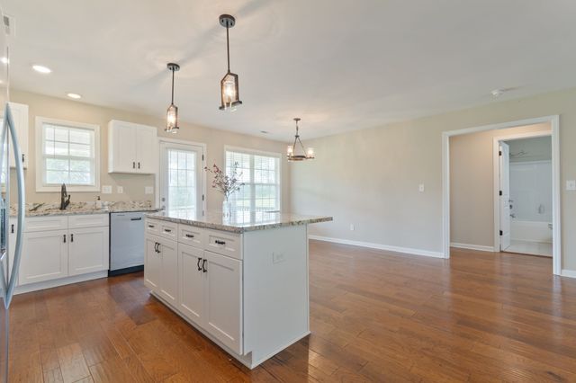 3232 Owl Hollow Rd, Belvidere, TN 37306