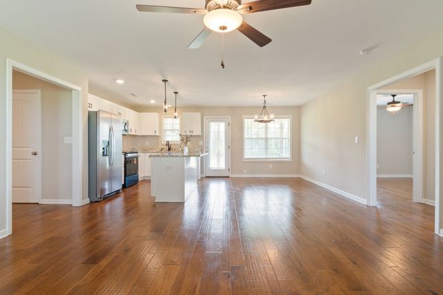 3232 Owl Hollow Rd, Belvidere, TN 37306