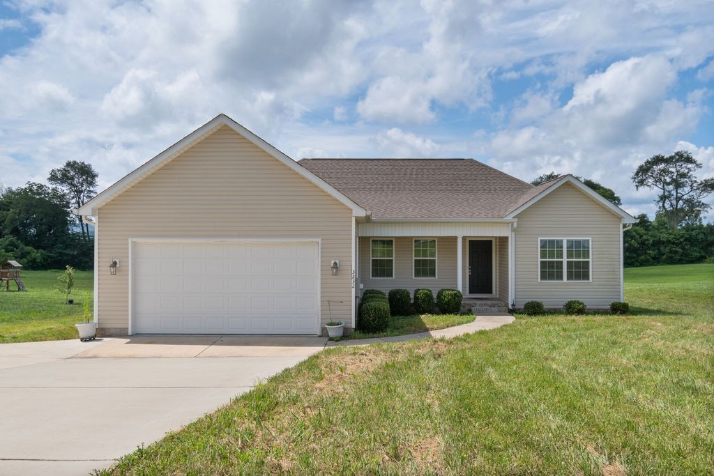 3232 Owl Hollow Rd, Belvidere, TN 37306