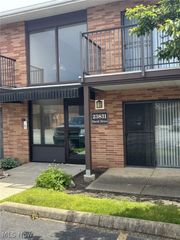 23831 David Drive 205, North Olmsted, OH 44070