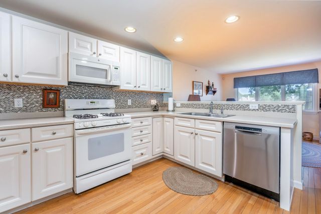 7 Ironwood Path, Mashpee, MA 02649