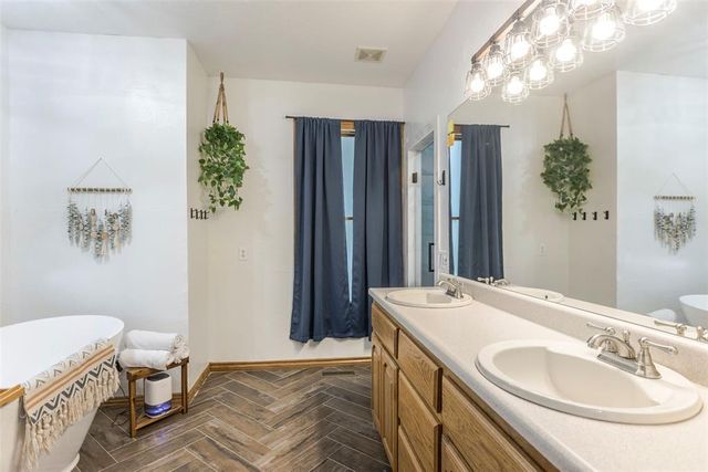 1400 E Eagle Nest Terrace, Mustang, OK 73064