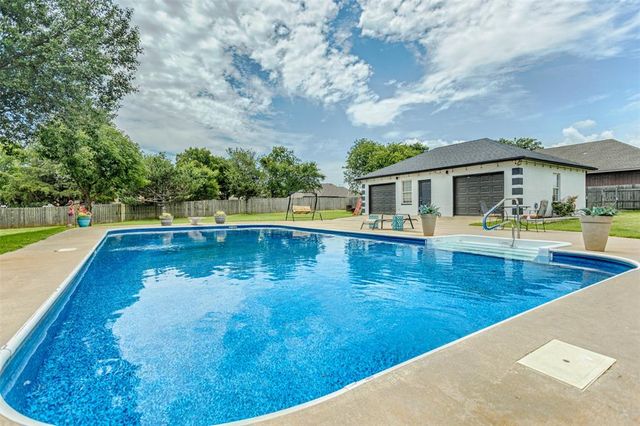 1400 E Eagle Nest Terrace, Mustang, OK 73064