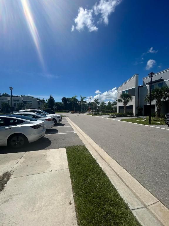 5630 N Enclave Drive, Mangonia Park, FL 33407