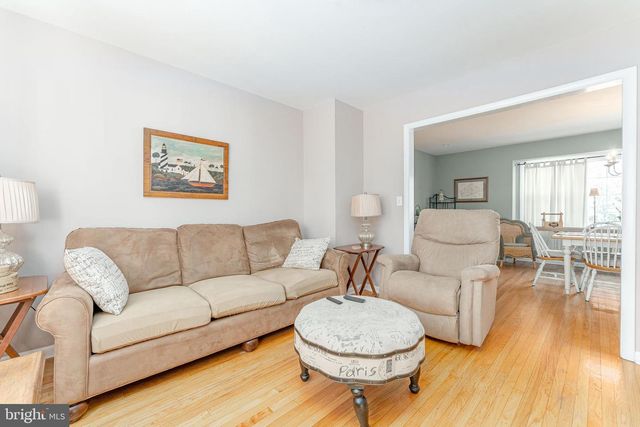 120 LAKEVIEW DR, Exton, PA 19341