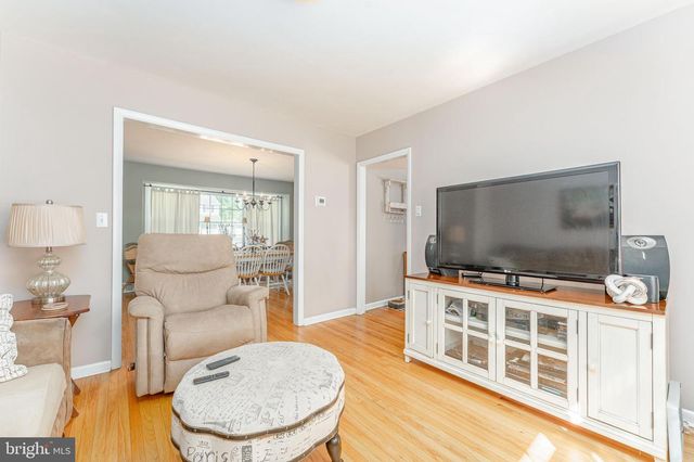 120 LAKEVIEW DR, Exton, PA 19341