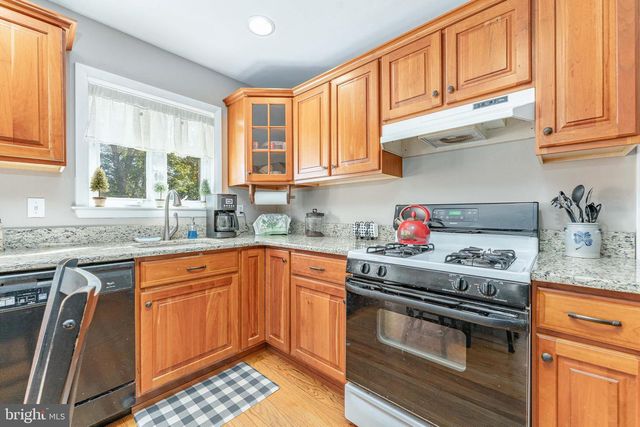 120 LAKEVIEW DR, Exton, PA 19341