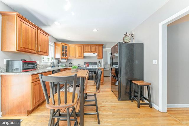 120 LAKEVIEW DR, Exton, PA 19341