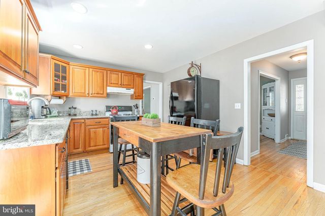 120 LAKEVIEW DR, Exton, PA 19341