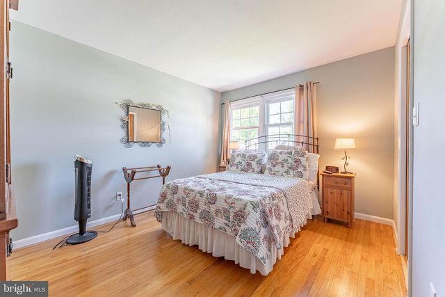 120 LAKEVIEW DR, Exton, PA 19341