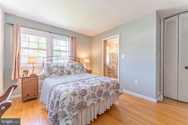120 LAKEVIEW DR, Exton, PA 19341