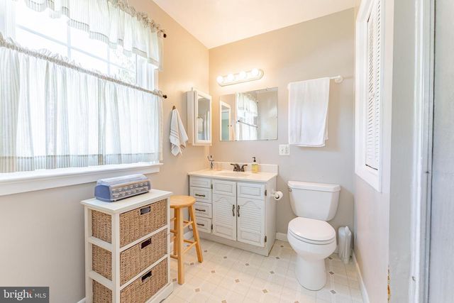 120 LAKEVIEW DR, Exton, PA 19341