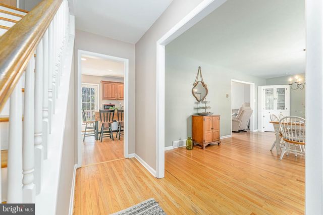 120 LAKEVIEW DR, Exton, PA 19341