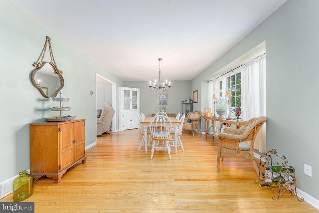 120 LAKEVIEW DR, Exton, PA 19341