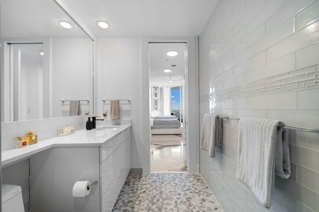 347 N New River Dr E Ph7, Fort Lauderdale, FL 33301