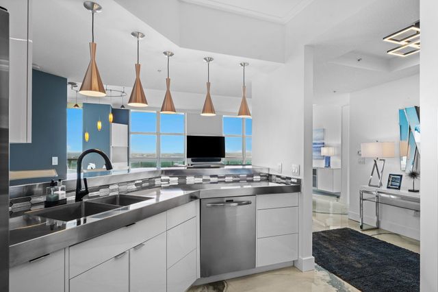 347 N New River Dr E Ph7, Fort Lauderdale, FL 33301